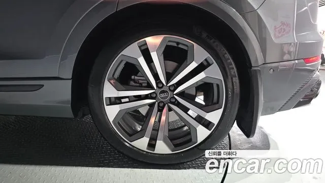 Audi Q8 55 TFSI Premium, миниатюра 3