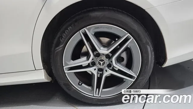 Mercedes-Benz E-Class E250 AMG Line, миниатюра 12