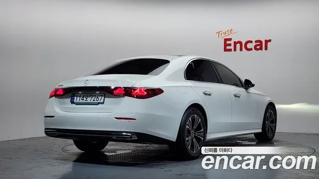 Mercedes-Benz E-Class E200, миниатюра 17