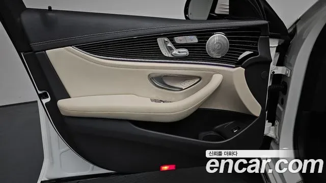 Mercedes-Benz E-Class E450 4MATIC, миниатюра 4