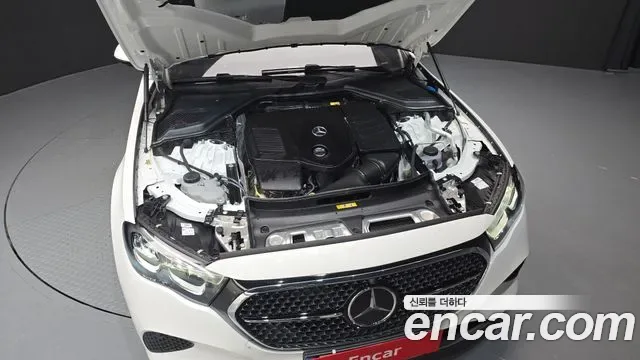 Mercedes-Benz E-Class E200, миниатюра 6