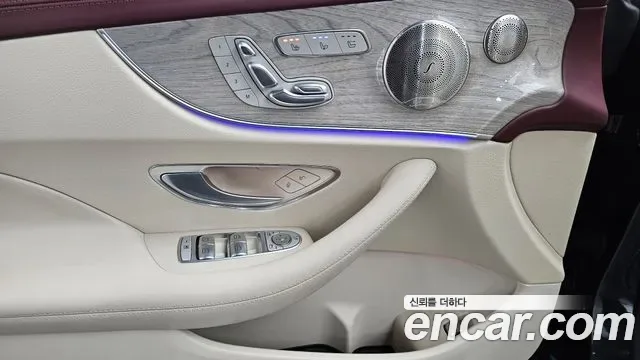 Mercedes-Benz E-Class E450 4MATIC, миниатюра 9