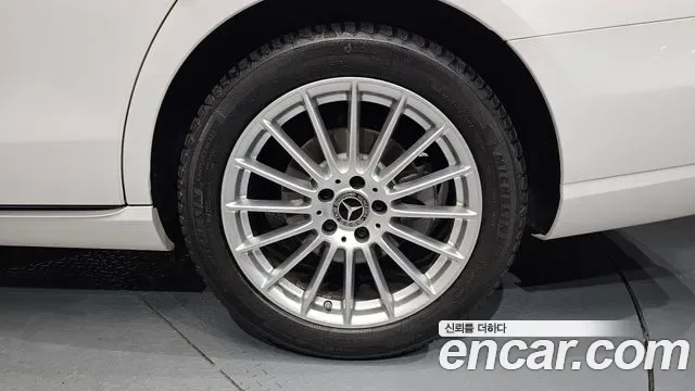 Mercedes-Benz E-Class E250, миниатюра 14
