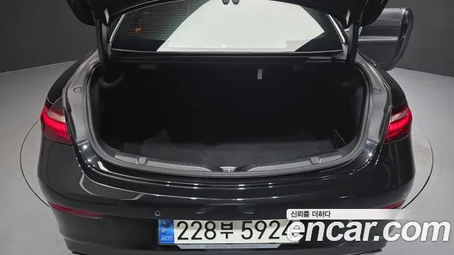 Mercedes-Benz E-Class E450 4MATIC, миниатюра 21