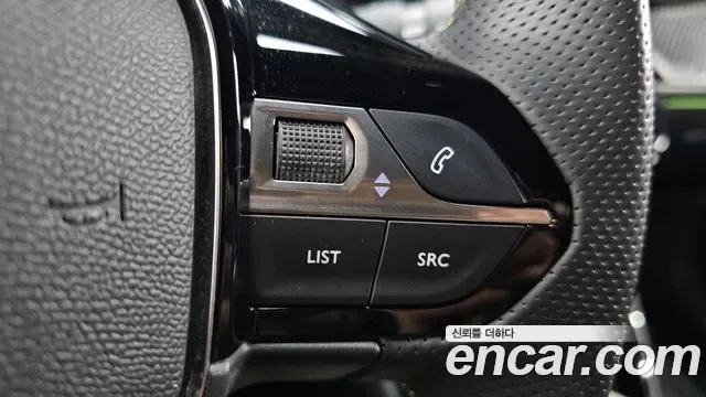 Peugeot E-2008 EV GT, миниатюра 4