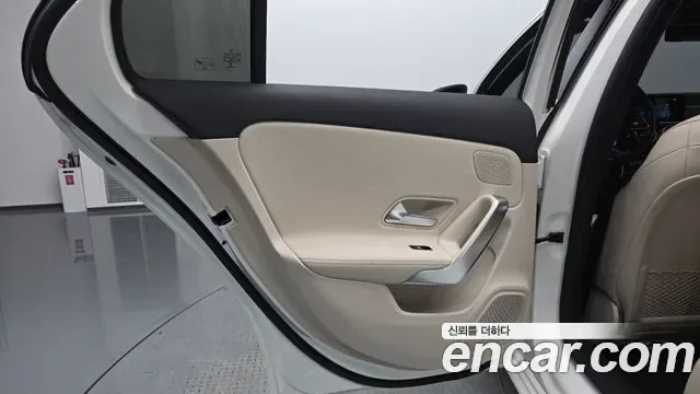 Mercedes-Benz A-Class A220, миниатюра 23