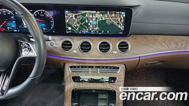 Mercedes-Benz E-Class E300e 4MATIC, миниатюра 4