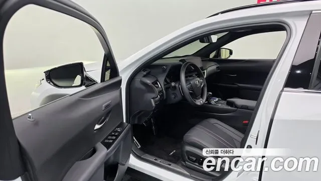 Lexus UX 2.0 F-Sport 2WD, миниатюра 3