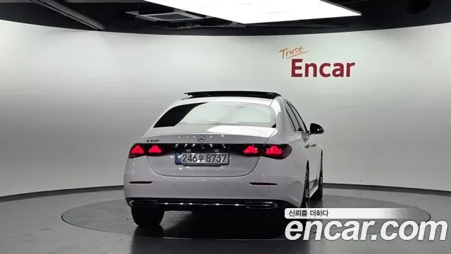Mercedes-Benz E-Class E200, миниатюра 20