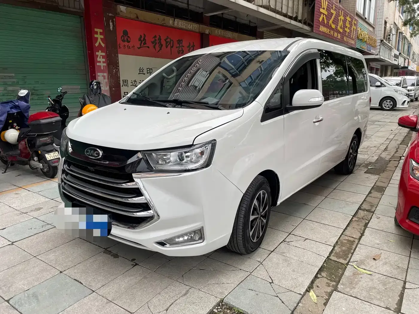 JAC Refine M4