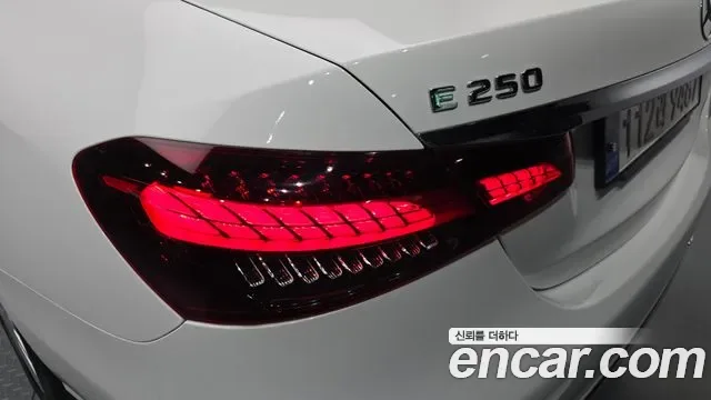 Mercedes-Benz E-Class E250, миниатюра 24