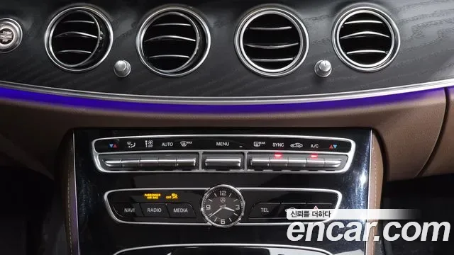 Mercedes-Benz E-Class E300, миниатюра 28
