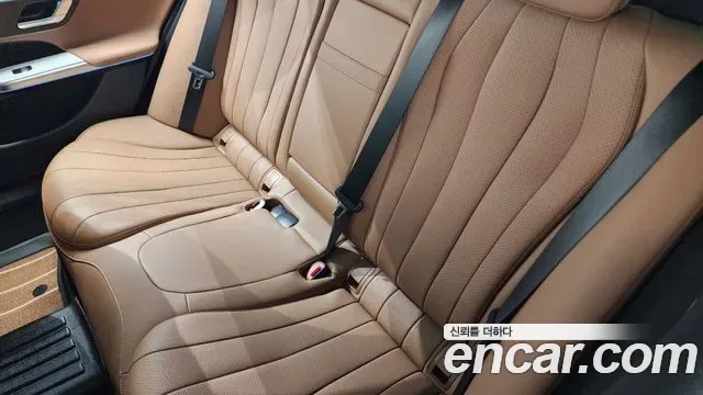 Mercedes-Benz E-Class E200 AMG Line, миниатюра 2