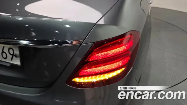 Mercedes-Benz E-Class E250, миниатюра 22