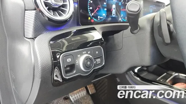 Mercedes-Benz A-Class A200d, миниатюра 8