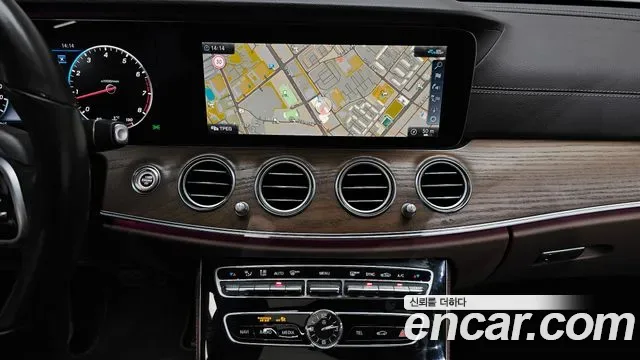 Mercedes-Benz E-Class E300 4MATIC, миниатюра 21