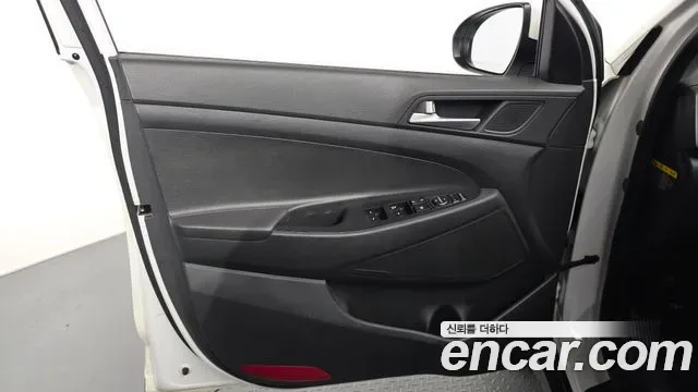 Hyundai TUCSON дизель 1.6 2WD, миниатюра 9