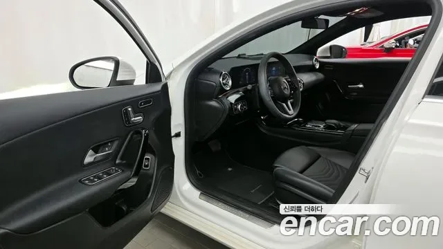 Mercedes-Benz A-Class A220, миниатюра 15
