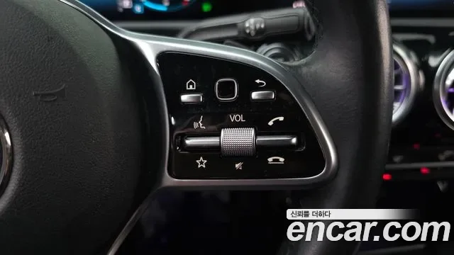 Mercedes-Benz A-Class A200d, миниатюра 15