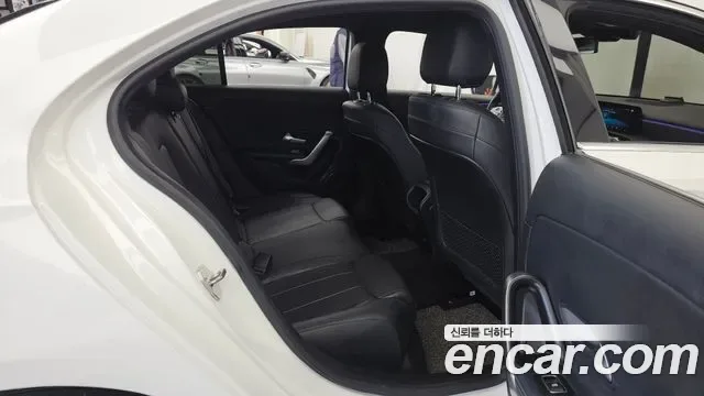 Mercedes-Benz A-Class A200d, миниатюра 21