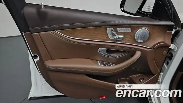 Mercedes-Benz E-Class E300 4MATIC, миниатюра 10