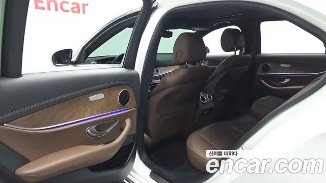 Mercedes-Benz E-Class E250, миниатюра 10