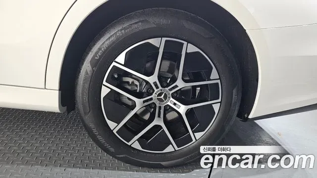 Mercedes-Benz E-Class E200, миниатюра 19