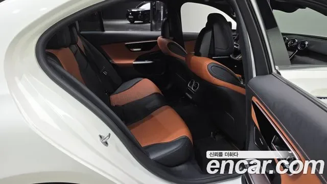 Mercedes-Benz C-Class C300 AMG Line, миниатюра 4
