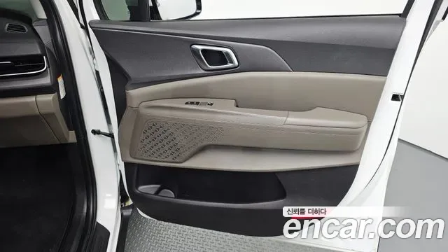 Kia Carnival HEV 9 мест, миниатюра 3