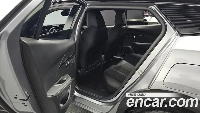 Peugeot E-2008 EV GT, миниатюра 30