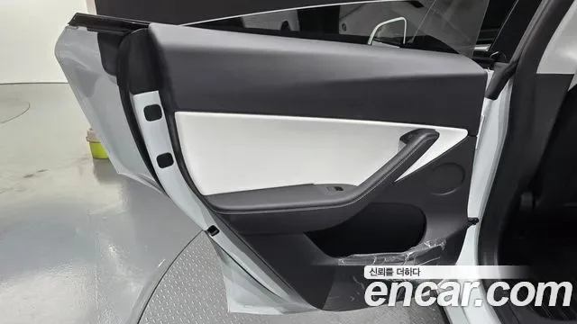 Tesla Y AWD, миниатюра 2