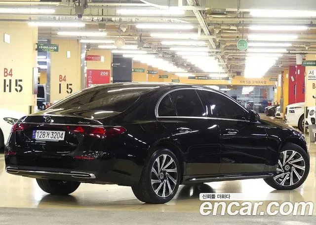 Mercedes-Benz E-Class E300 4MATIC, миниатюра 12