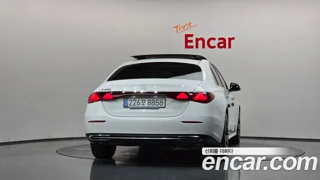 Mercedes-Benz E-Class E200, миниатюра 5
