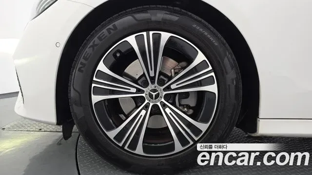 Mercedes-Benz E-Class E200, миниатюра 20