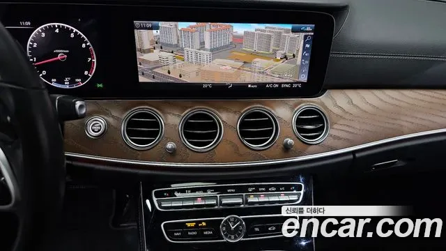 Mercedes-Benz E-Class E300 4MATIC, миниатюра 15