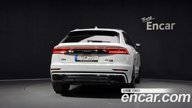 Audi Q8 55 TFSI Premium, миниатюра 3