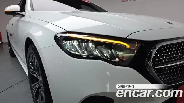Mercedes-Benz E-Class E200, миниатюра 2