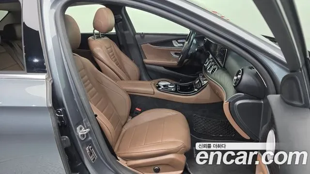Mercedes-Benz E-Class E300, миниатюра 14