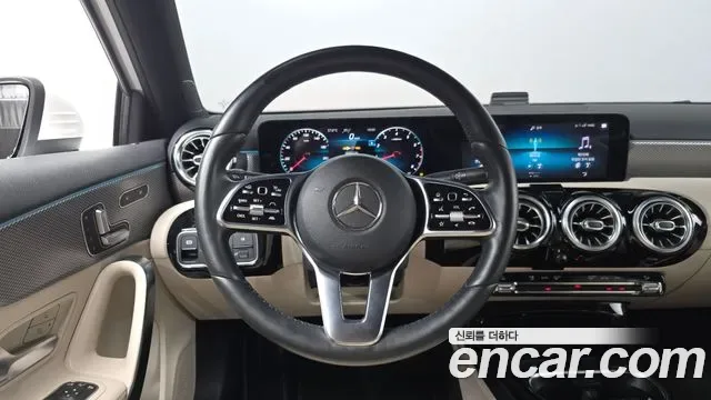 Mercedes-Benz A-Class A220, миниатюра 2