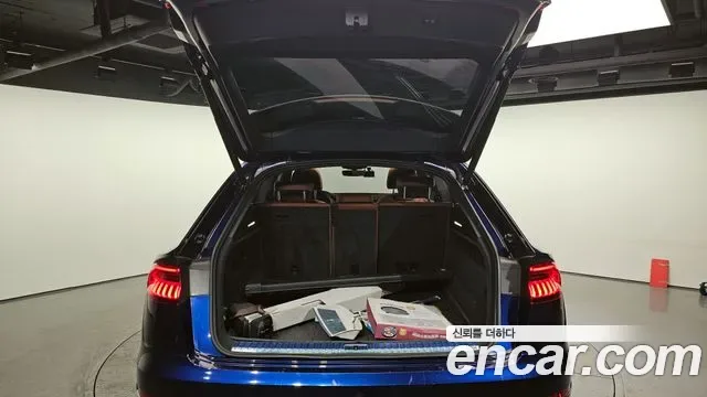 Audi Q8 45 TDI Premium, миниатюра 8