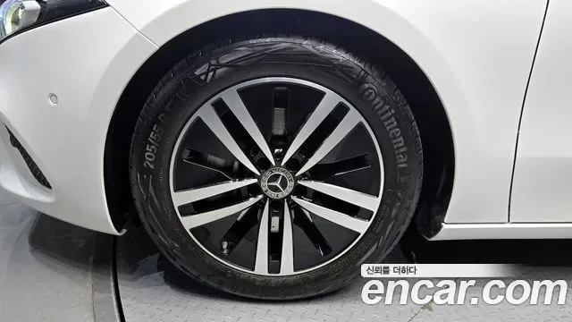 Mercedes-Benz A-Class A220, миниатюра 13