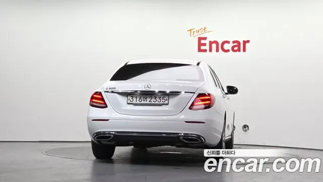Mercedes-Benz E-Class E300, миниатюра 22