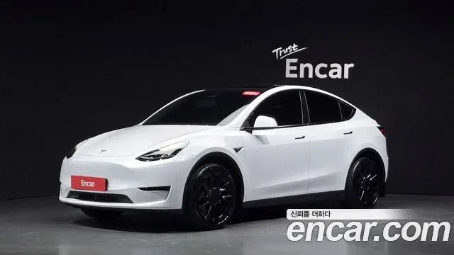 Tesla Y AWD