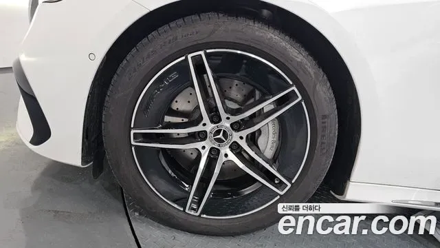 Mercedes-Benz E-Class E200 AMG Line, миниатюра 25