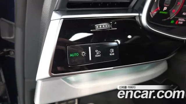 Audi Q8 55 TFSI Premium, миниатюра 3
