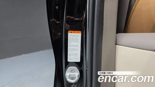 Kia Carnival бензин 4 мест Signature, миниатюра 2