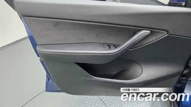 Tesla Y AWD, миниатюра 3