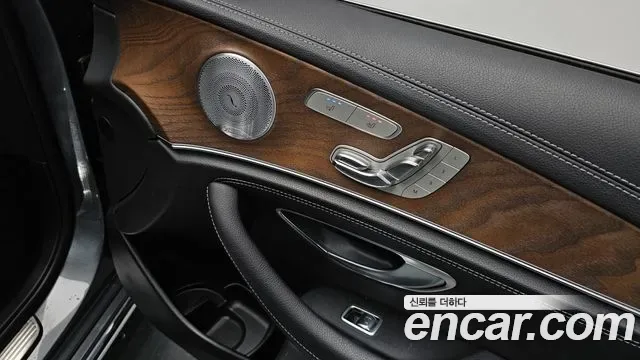 Mercedes-Benz E-Class E300 4MATIC, миниатюра 8