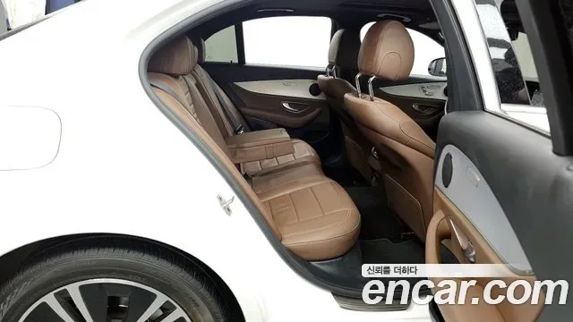 Mercedes-Benz E-Class E250, миниатюра 10