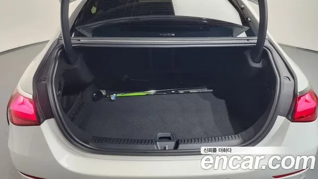 Mercedes-Benz E-Class E200 AMG Line, миниатюра 23